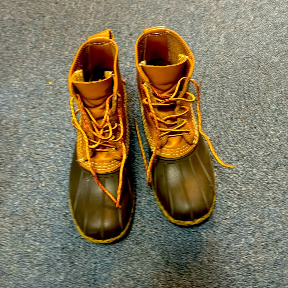 LL Bean Women’s 6” Bean Boots! Size 7(Women’s 8.5)